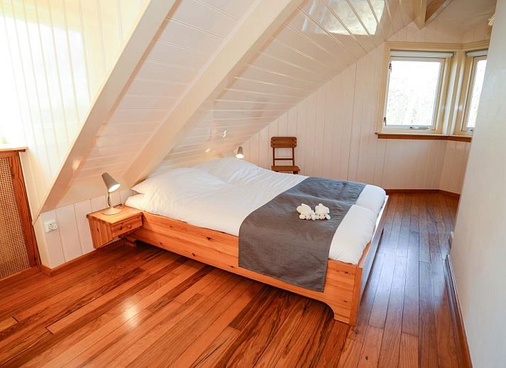 Innenraum des Ferienhauses Velduil in De Cocksdorp Texel mit grossem Wohnzimmer und Essbereich.