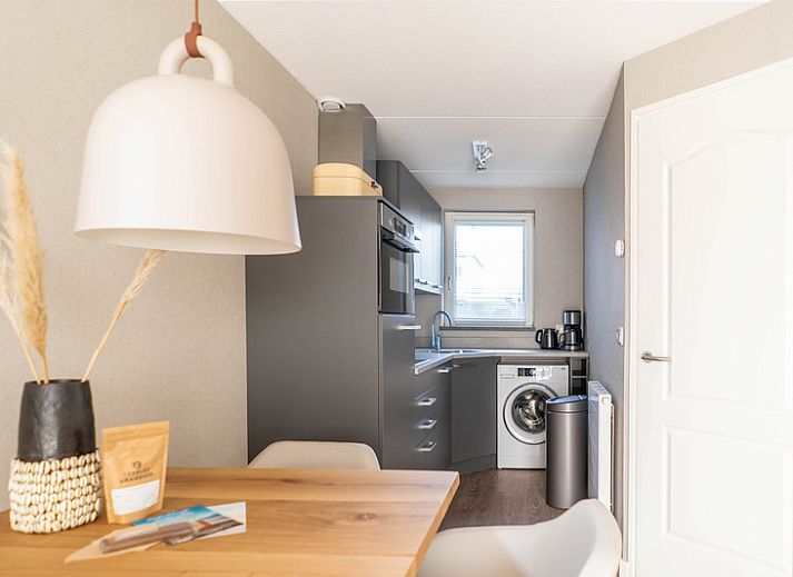 Type D Kikkertstraat, vakantiehuis in De Cocksdorp, Texel met moderne gevel en ruime oprit.