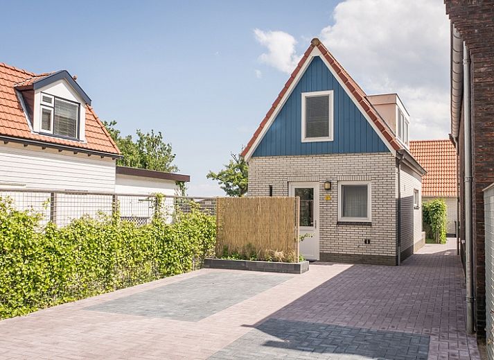 Lichte woonkamer van Type D Kikkertstraat in De Cocksdorp, Texel, vakantiehuis met comfortabele inrichting.