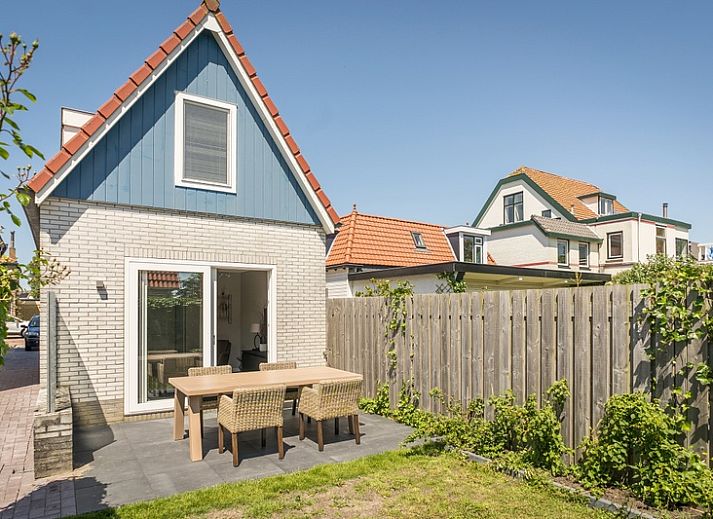 Lichte woonkamer van Type D Kikkertstraat in De Cocksdorp, Texel, vakantiehuis met comfortabele inrichting.
