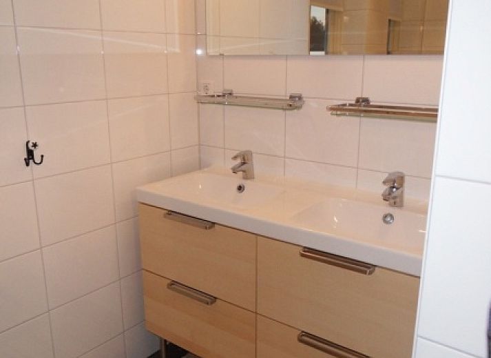 Lichte woonkamer van Type 8 - 2108 vakantiehuis in De Cocksdorp, Texel, met moderne inrichting.