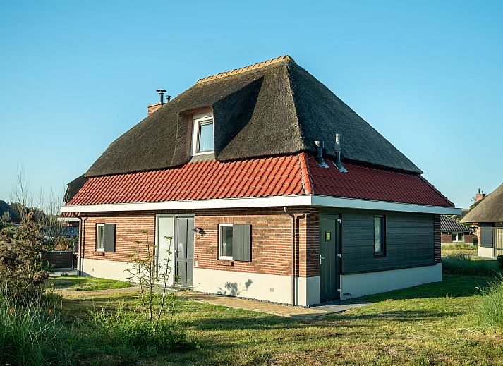 Buitenkant van de Sluftervallei 8-persoons bungalow in De Cocksdorp, Texel.