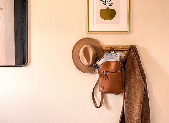 Stijlvolle zithoek in Vakantiehuis De Roggesloot, De Cocksdorp, Texel, ideaal voor ontspannen momenten.