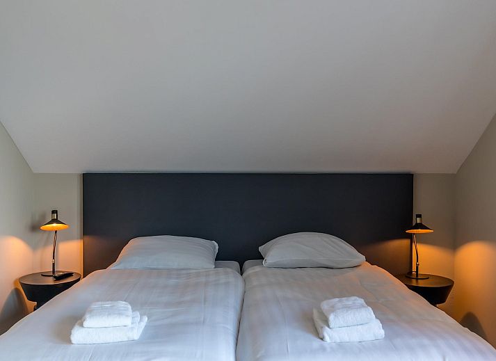 Cozy sitting area in Princenhof 2, vacation home on Texel with landscape views.