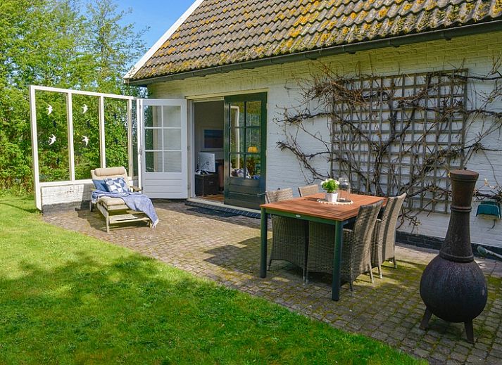 Het Wulpenlied vakantiehuis in De Cocksdorp Texel met charmante voorgevel en groene tuin.