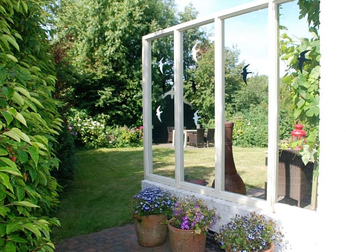 Het Wulpenlied vakantiehuis in De Cocksdorp Texel met charmante voorgevel en groene tuin.