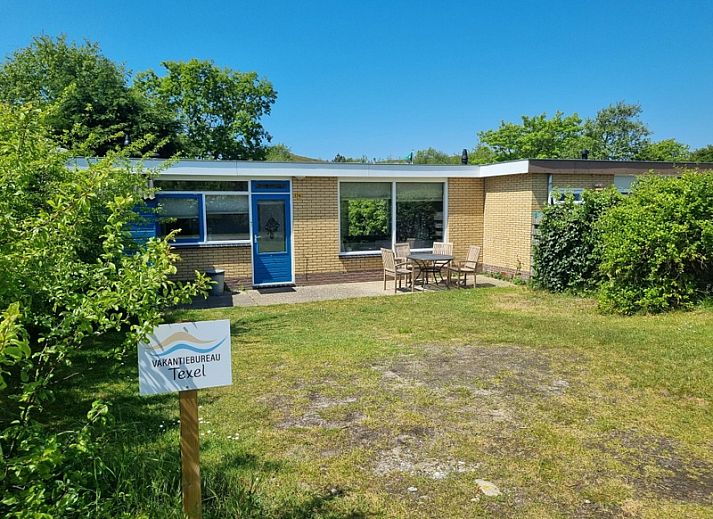 Bungalowpark Tamarisk - Bungalow 174 - Zilt Zand in De Cocksdorp, Texel with sunny garden and terrace.