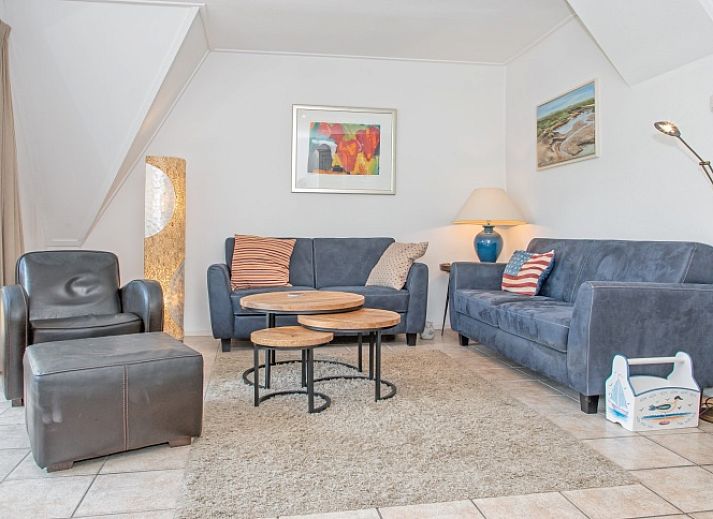 Vakantiehuis Slufterduin 076 in De Cocksdorp biedt een charmante buitenkant op Texel, ideaal voor een ontspannen verblijf op de Waddeneilanden.