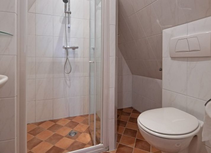 Moderne keuken in Vakantiehuis Slufterduin 076, De Cocksdorp, Texel. Compleet uitgerust voor een comfortabel verblijf op de Waddeneilanden.