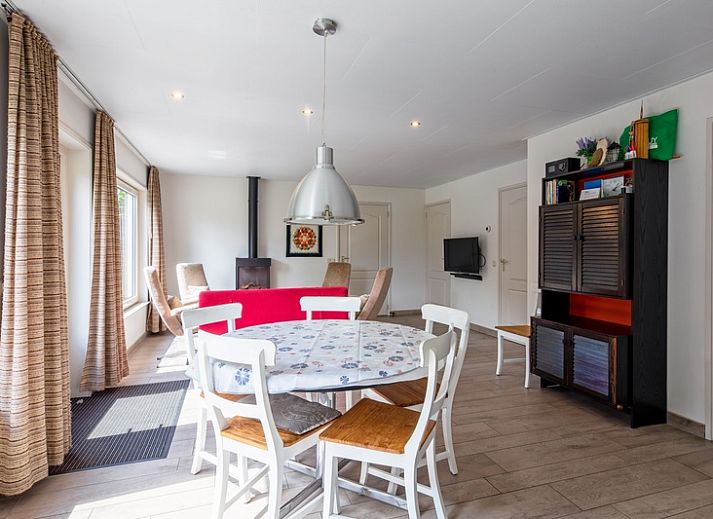 Vacation home Slufterhoek 174 in De Cocksdorp Texel with sunny terrace and green garden.