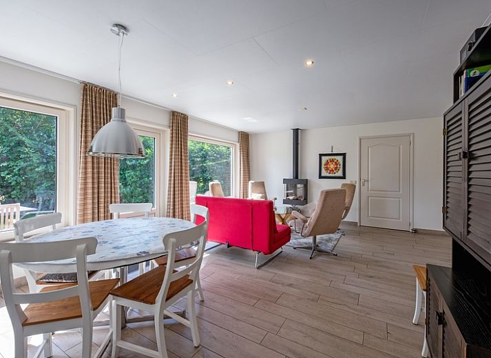 Vacation home Slufterhoek 174 in De Cocksdorp Texel with sunny terrace and green garden.