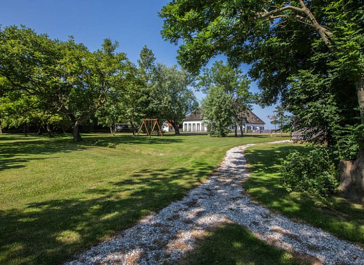 Charmant vakantiehuis Type W in De Cocksdorp, Texel met rieten dak en groene omgeving.