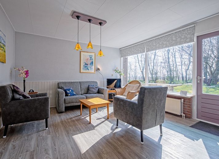 Vacation home Slufterhoek 180 in De Cocksdorp, Texel with spacious veranda and green garden for relaxation.