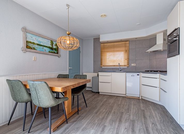 Vacation home Slufterhoek 180 in De Cocksdorp, Texel with spacious veranda and green garden for relaxation.