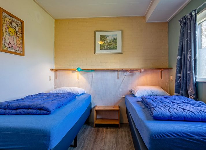 Cozy living room in Holiday home Slufterhoek 180, De Cocksdorp, Texel with lots of light and views of nature.