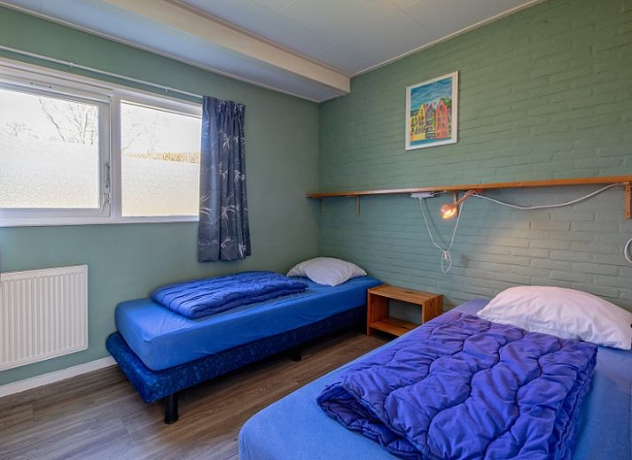 Cozy living room in Holiday home Slufterhoek 180, De Cocksdorp, Texel with lots of light and views of nature.