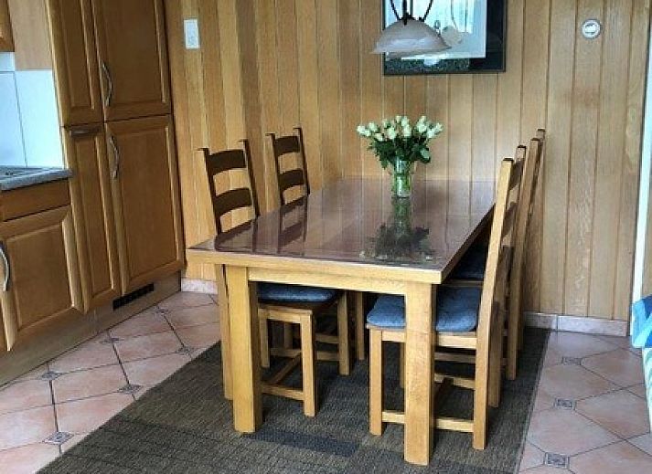 Gezellige woonkamer van Vakantiehuis Slufterhoek 128 in De Cocksdorp, Texel met open haard.