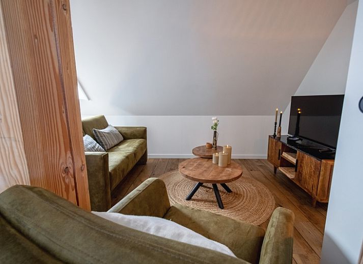 Buitenkant van Appartement C, een charmant vakantiehuis in De Cocksdorp, Texel met traditionele architectuur.