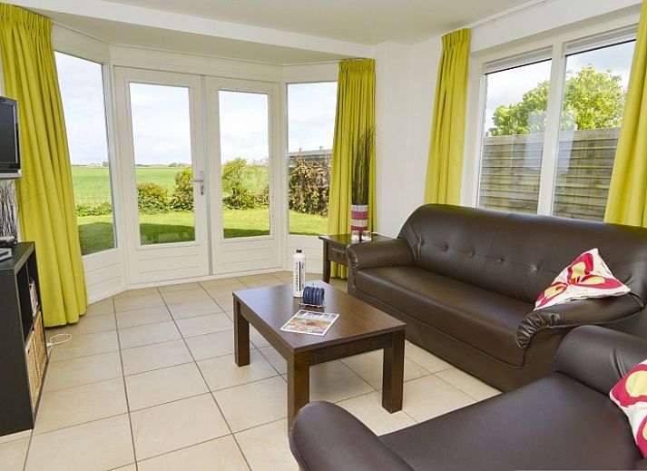 Plexat vacation home with glass veranda in De Cocksdorp, Texel, Wadden Islands.