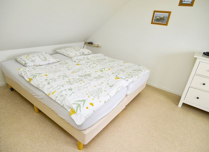 Bright living room in Plexat, vacation home in De Cocksdorp, Texel overlooking the garden.