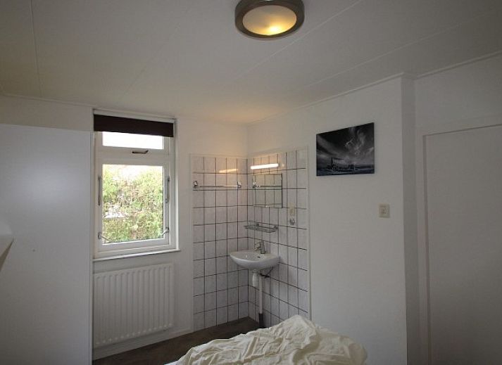 Moderne woonkamer in Bungalow Tamarisk 164 - Bartje, De Cocksdorp, Texel met comfortabele zithoek.