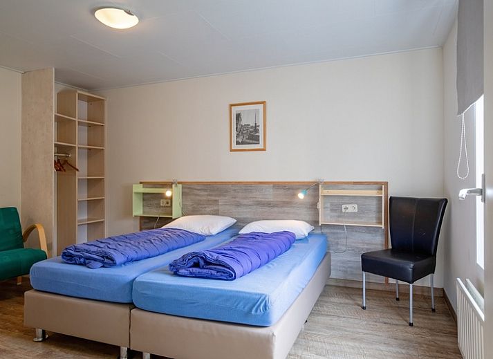 Geraeumiges Wohnzimmer des Ferienhauses Bungalow Tamarisk 206 in De Cocksdorp, Texel mit gemuetlicher Sitzecke.