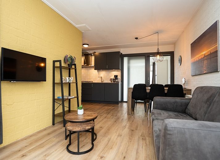 Vakantiehuis 34A in De Cocksdorp, Texel met zonnig terras en groene omgeving.