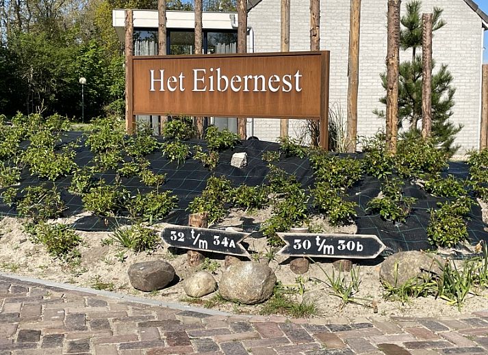 Gezellige woonkamer van Vakantiehuis 34A in De Cocksdorp, Texel met moderne inrichting.