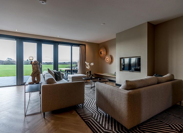 Princenhof 3 vakantiehuis in De Cocksdorp Texel met grasveld en blauwe lucht.