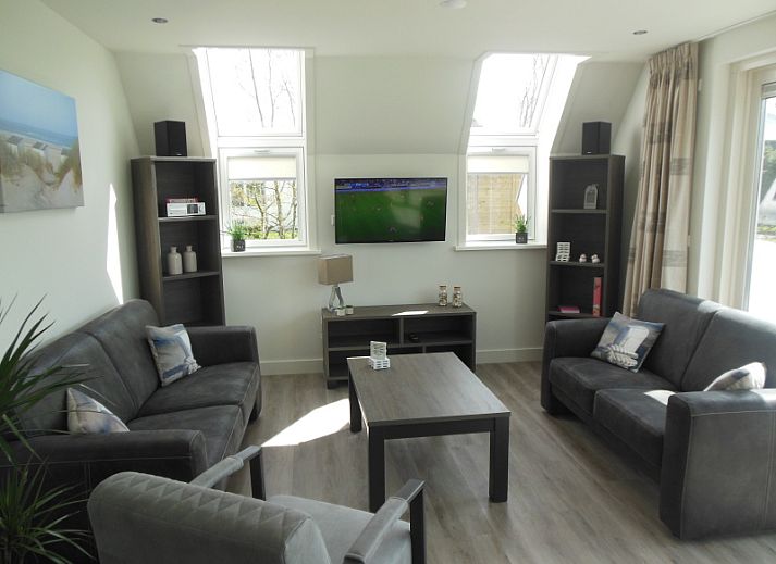 Zevenbergen Texel - Bungalow Zevenbergen in De Cocksdorp met ruime veranda en modern terras.