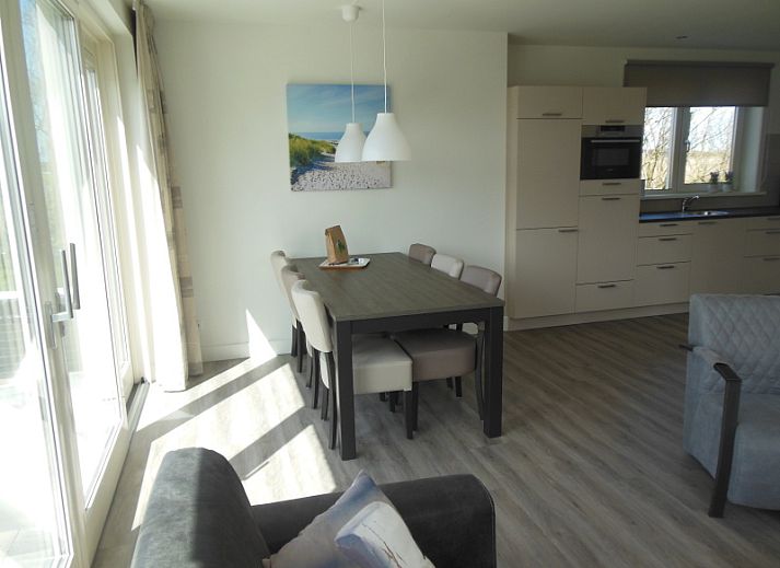 Zevenbergen Texel - Bungalow Zevenbergen in De Cocksdorp met ruime veranda en modern terras.