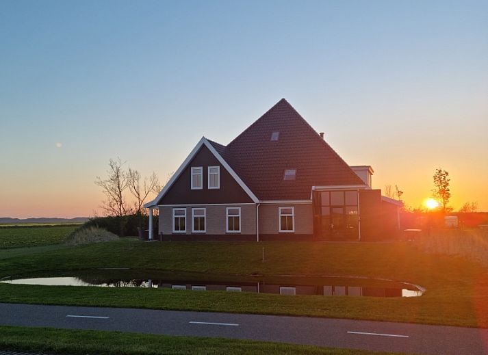 Familienhaus Smit Ferienhaus in De Cocksdorp Texel mit grossem Garten und moderner Architektur.