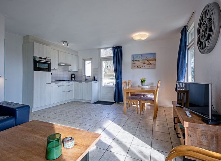 Vakantiehuis Slufterduin 52a in De Cocksdorp, Texel met zonnig terras en groene tuin.