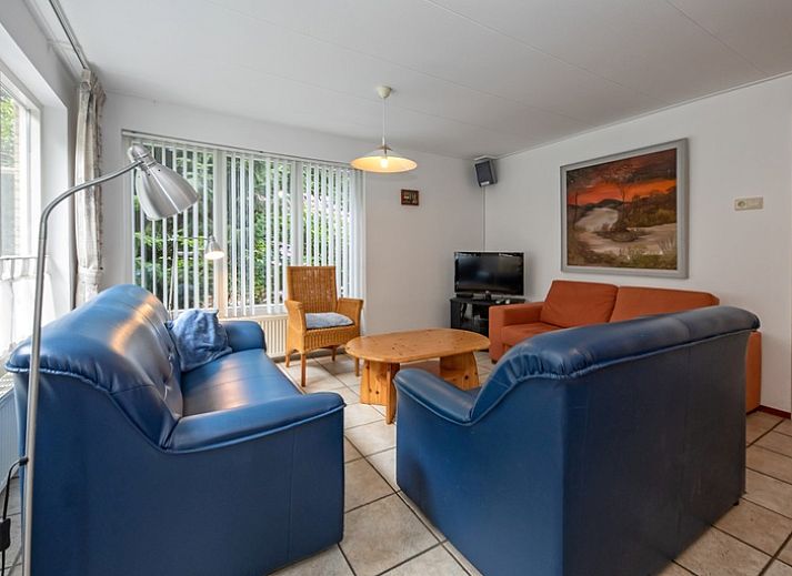 Ferienhaus Slufterduin 098 in De Cocksdorp, Texel mit sonniger Terrasse und gruenem Garten.