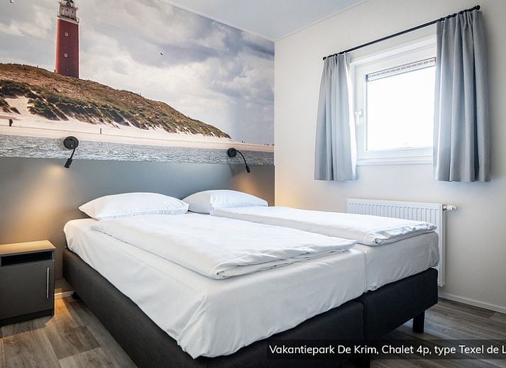 Chalet type Texel de Luxe in De Cocksdorp, Texel with modern veranda and garden view.