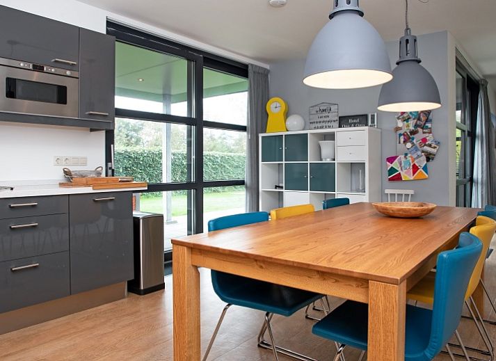 Bungalowpark Slufteroord - Holiday home Slufteroord 240 in De Cocksdorp, Texel with spacious veranda and green garden.