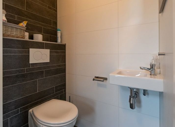 Cozy living room in Holiday home Slufteroord 240, Texel with comfortable seating area and modern furnishings.