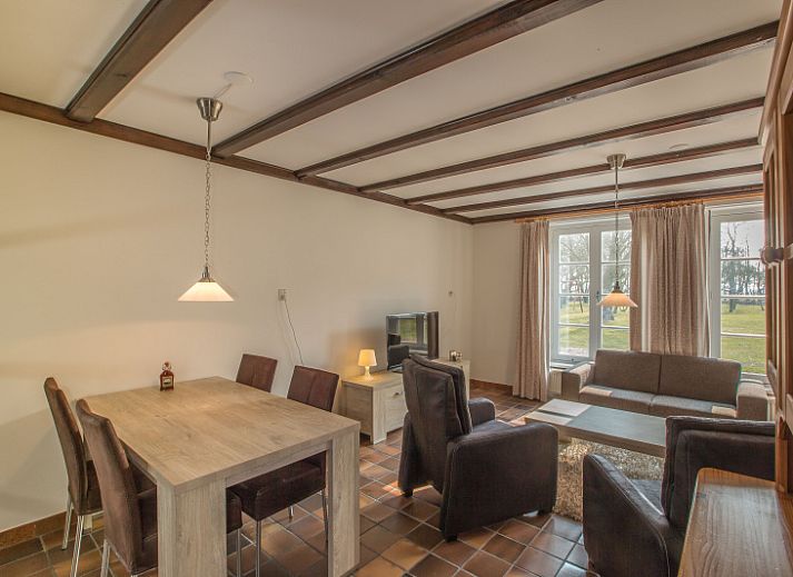 Type R vakantiehuis in De Cocksdorp, Texel met rieten dak en groene tuin, Waddeneilanden.