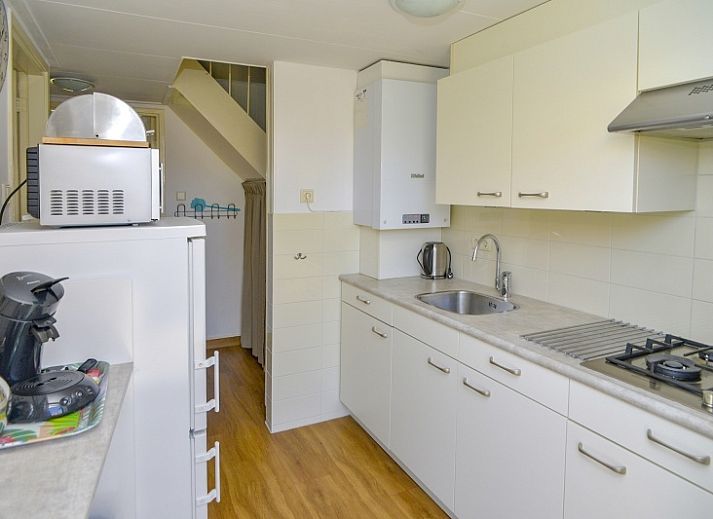 De Vlinder vacation home in De Cocksdorp, Texel with sunny veranda and green garden.