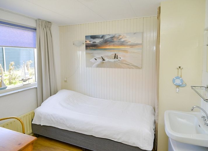 De Vlinder vacation home in De Cocksdorp, Texel with sunny veranda and green garden.