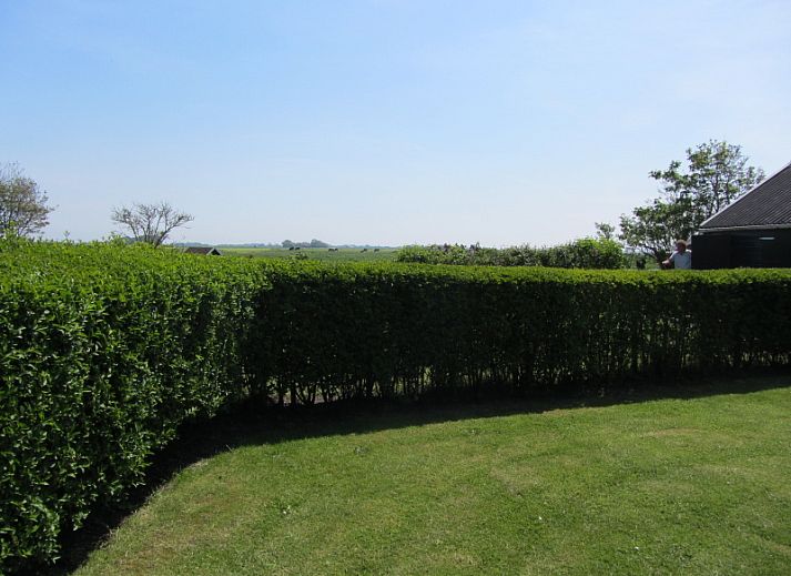 Modern kitchen in De Vlinder vacation home, De Cocksdorp, Texel with all conveniences.
