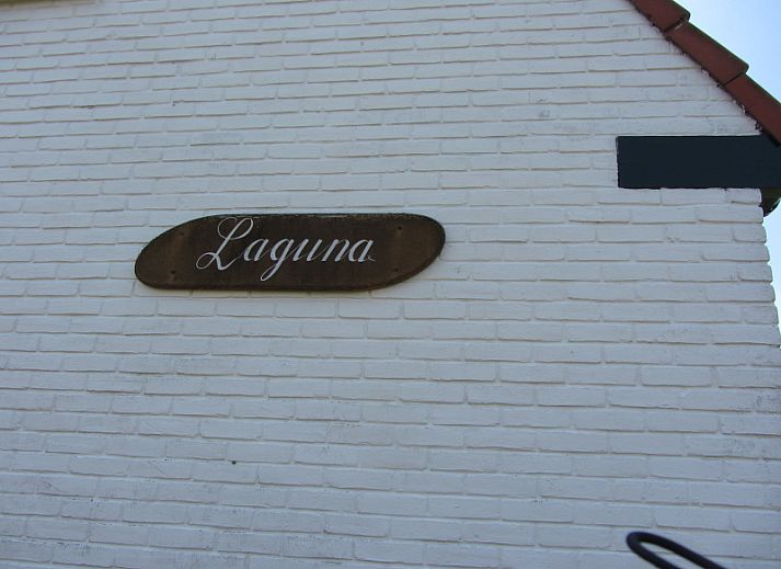 Modern kitchen in De Vlinder vacation home, De Cocksdorp, Texel with all conveniences.