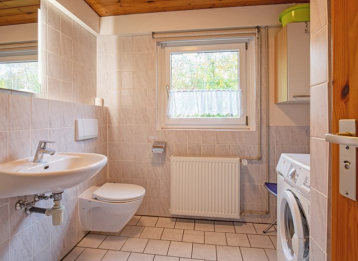 Cozy living room of Holiday home Slufterduin 094 in De Cocksdorp, Texel. Comfortable seating area and modern furnishings for a relaxing stay.