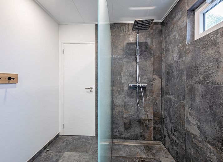 Gezellige woonkamer in Vakantiehuis Slufterhoek 158, De Cocksdorp, Texel. Comfortabel ingericht voor een ontspannen verblijf op de Waddeneilanden.