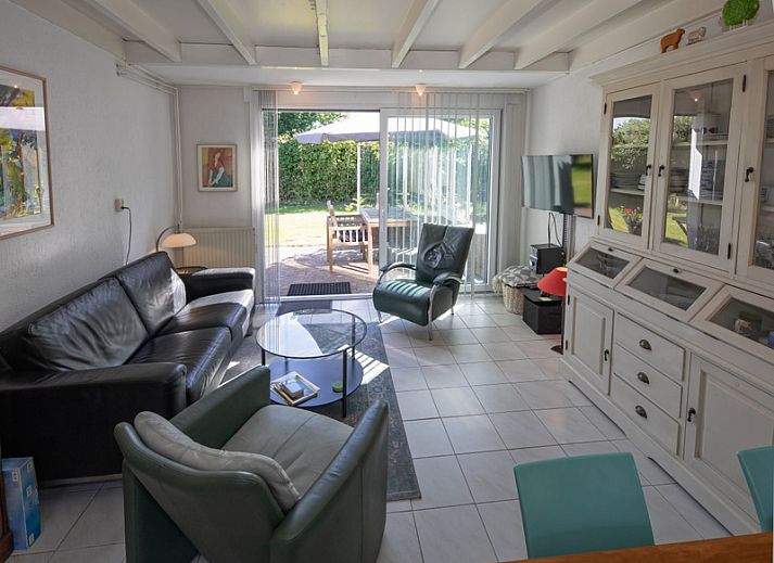 Geniet van de zonnige tuin bij Bungalowpark Slufteroord, Vakantiehuis Slufteroord 300 in De Cocksdorp, Texel.