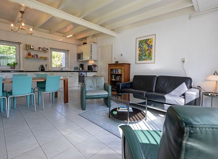 Geniet van de zonnige tuin bij Bungalowpark Slufteroord, Vakantiehuis Slufteroord 300 in De Cocksdorp, Texel.