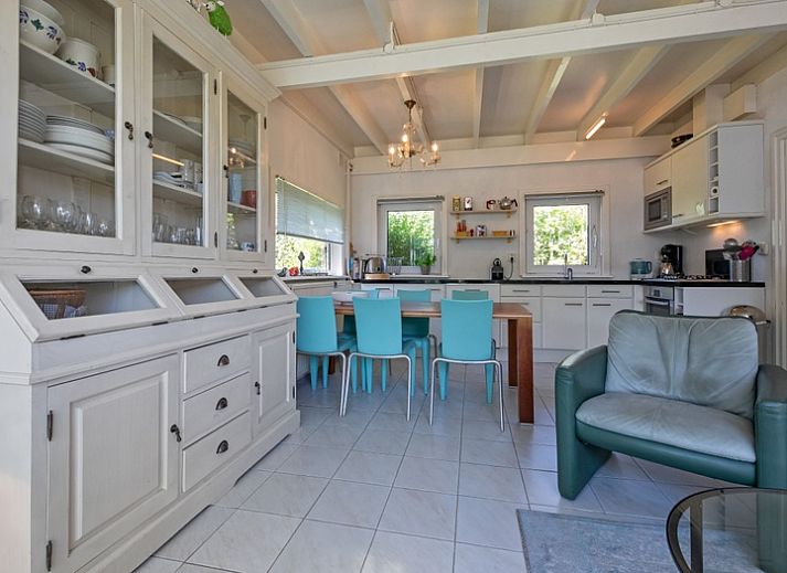 Geniet van de zonnige tuin bij Bungalowpark Slufteroord, Vakantiehuis Slufteroord 300 in De Cocksdorp, Texel.