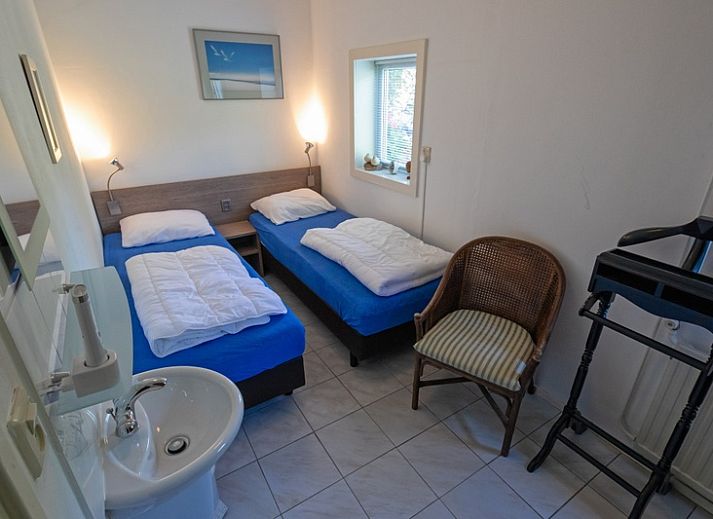 Lichte woonkamer van Vakantiehuis Slufteroord 300 in Bungalowpark Slufteroord, De Cocksdorp, Texel.