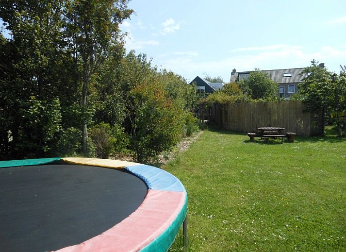 Moderne Kueche im Ferienhaus Ganzenvlucht, De Cocksdorp, Texel. Vollstaendig ausgestattet fuer einen komfortablen Aufenthalt auf den Watteninseln.
