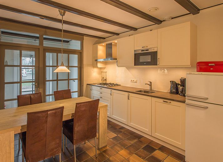 Type S-2 vakantiehuis in De Cocksdorp, Texel, met ruime tuin en traditionele architectuur.